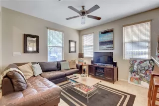 Photo #4: 2219946 Listing