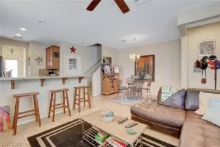 Photo #6: 2219946 Listing