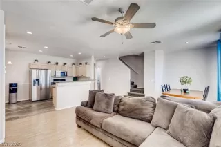 Photo #5: 2220019 Listing