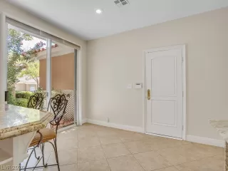 Photo #5: 2220085 Listing