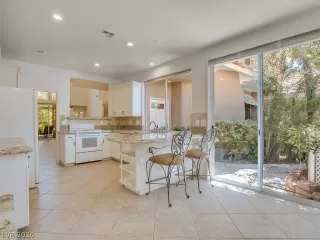 Photo #6: 2220085 Listing