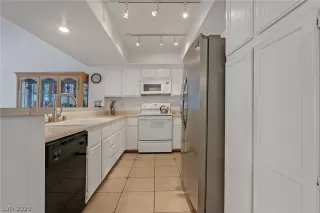 Photo #3: 2220220 Listing