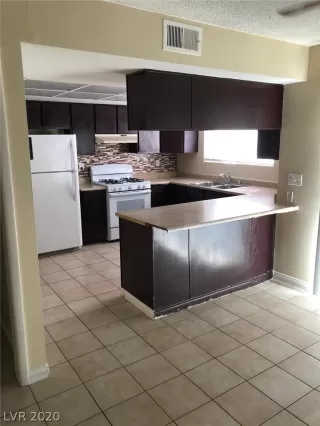 Photo #5: 2220286 Listing 