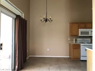 Photo #5: 2220428 Listing