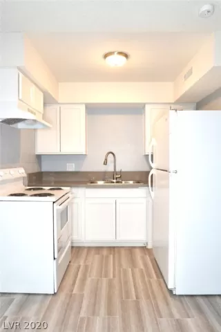 Photo #2: 2220464 Listing