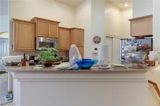 Photo #5: 2220673 Listing