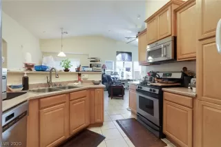 Photo #6: 2220673 Listing