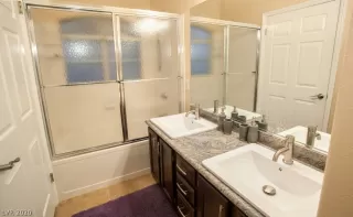 Photo #5: 2220742 Listing