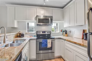 Photo #1: 2220884 Listing