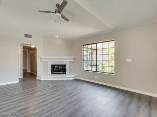 Photo #2: 2220920 Listing