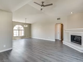 Photo #4: 2220920 Listing