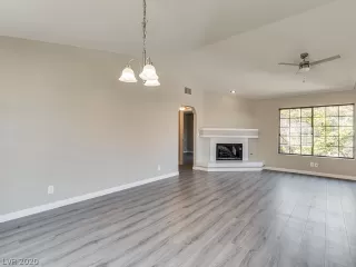 Photo #5: 2220920 Listing