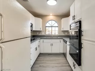 Photo #6: 2220920 Listing