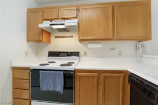 Photo #4: 2220929 Listing