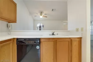 Photo #5: 2220929 Listing