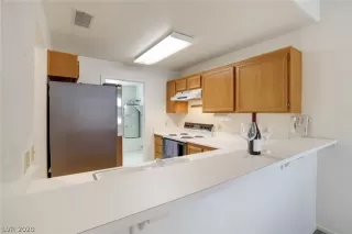 Photo #6: 2220929 Listing