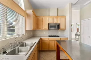 Photo #2: 2221032 Listing