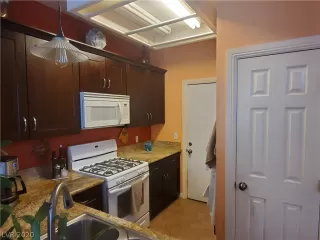 Photo #5: 2221110 Listing