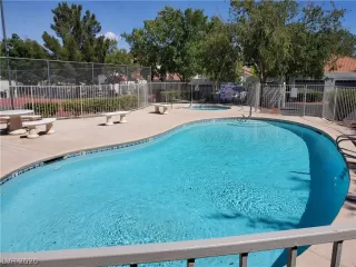 Photo #4: 2221148 Listing