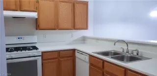 Photo #3: 2221269 Listing