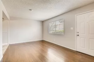 Photo #3: 2221282 Listing