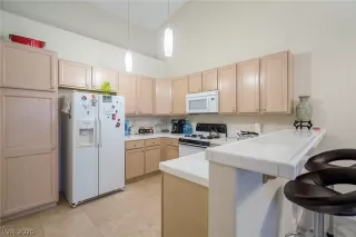 Photo #5: 2221303 Listing