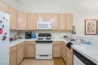 Photo #6: 2221303 Listing