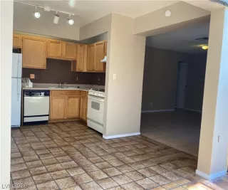 Photo #5: 2221342 Listing 