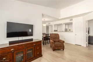 Photo #4: 2221390 Listing 