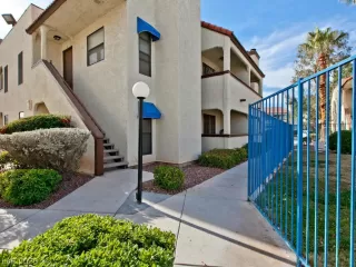 Photo #2: 2221468 Listing