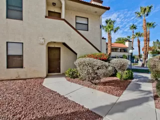 Photo #3: 2221468 Listing