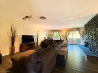 Photo #2: 2221542 Listing 