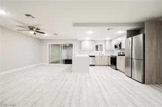 Photo #1: 2221603 Listing