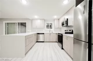 Photo #3: 2221603 Listing