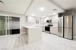 Photo #5: 2221603 Listing