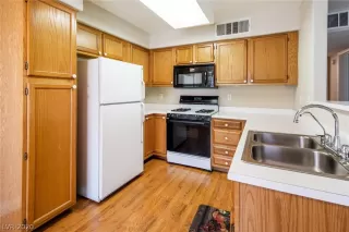 Photo #5: 2221691 Listing 