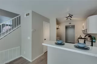 Photo #2: 2221693 Listing