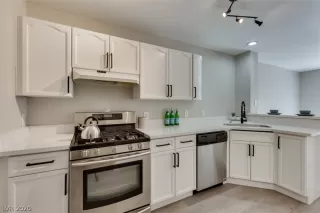 Photo #6: 2221693 Listing