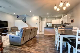 Photo #4: 2221733 Listing