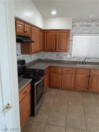 Photo #4: 2221791 Listing