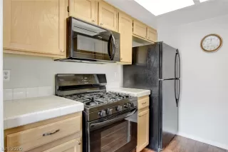 Photo #1: 2221945 Listing