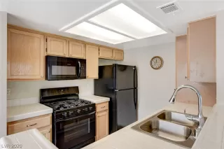 Photo #2: 2221945 Listing