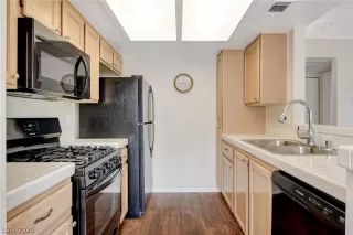 Photo #3: 2221945 Listing