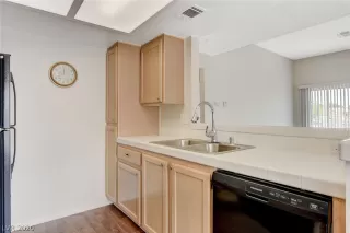 Photo #4: 2221945 Listing