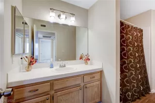 Photo #5: 2221945 Listing