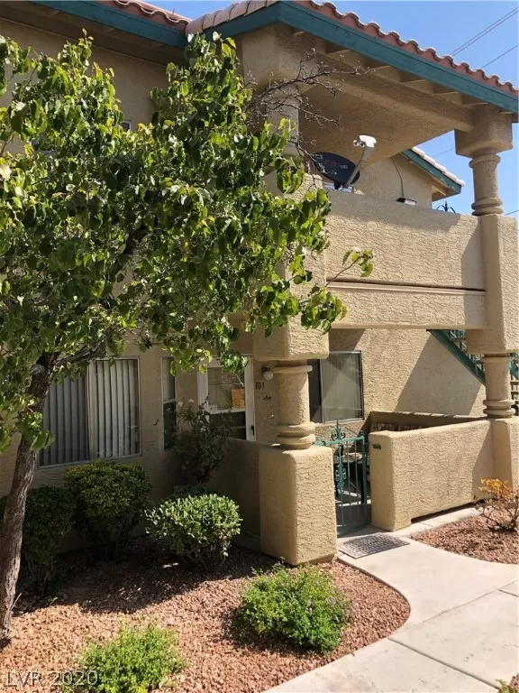 MLS: 2221975 Condo For Sale