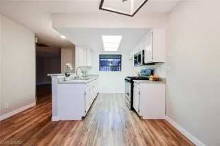 Photo #5: 2222144 Listing