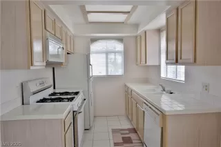 Photo #5: 2222242 Listing