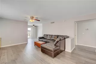 Photo #5: 2222379 Listing