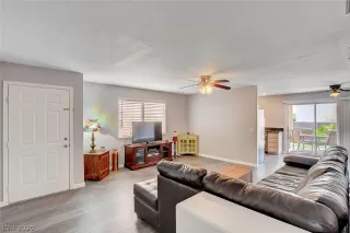 Photo #6: 2222379 Listing